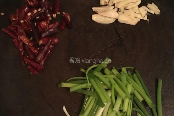 干辣椒炒黄豆芽的做法图解2
