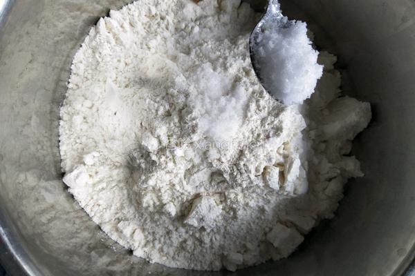 自制馄钝（饺子)皮的做法图解2