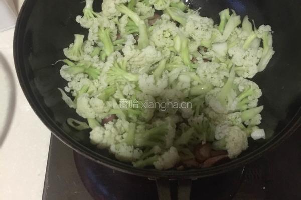 花菜炒腊肉的做法图解7