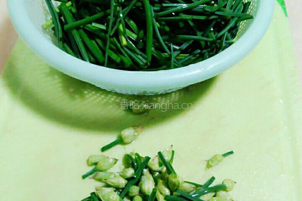 韭菜花炒鸭血的做法图解2