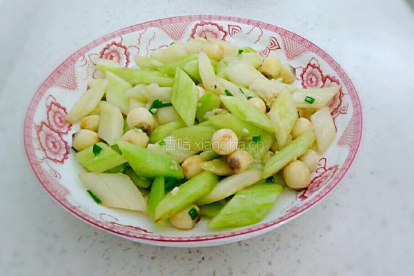 莲子米炒青瓜的做法图解5
