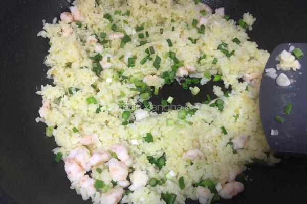 虾仁炒饭的做法图解10
