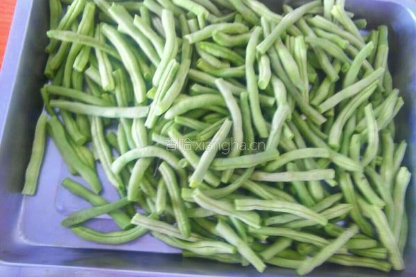 豆角肉馅包子的做法图解1