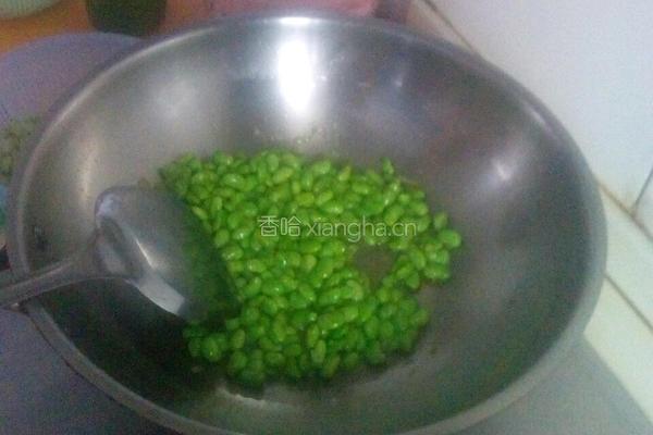 酱瓜炒毛豆的做法图解3
