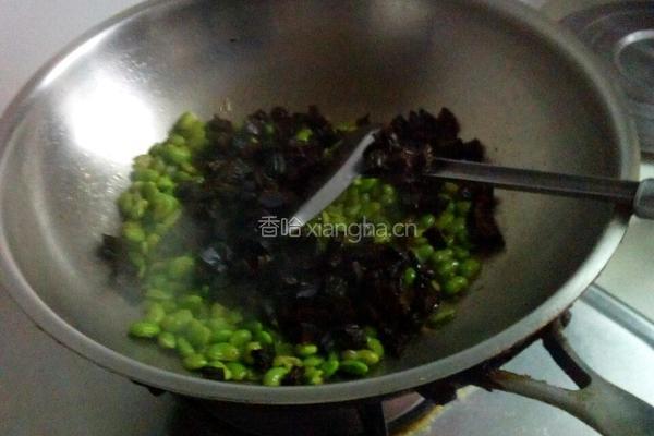 酱瓜炒毛豆的做法图解4