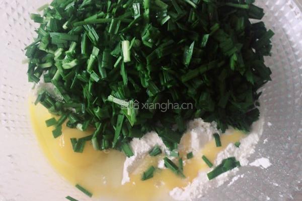 韭菜粑粑的做法图解1