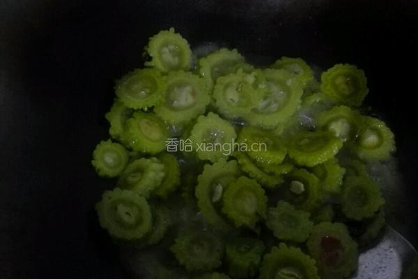 清炒苦瓜 它是甜的的做法图解6