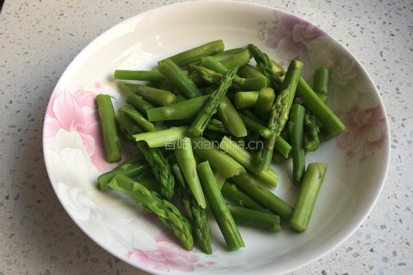 芦笋炒肉的做法图解2