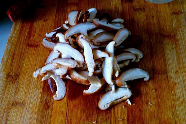 香菇小油菜的做法图解3