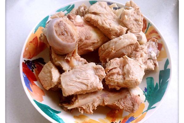 冬瓜薏米排骨汤的做法图解1