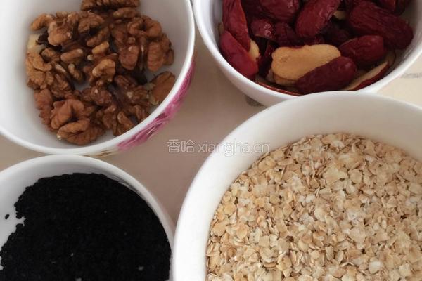 黑芝麻核桃红枣燕麦粥的做法图解3