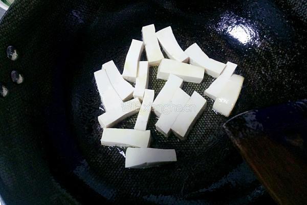 西红柿鸡蛋烧丝瓜豆腐的做法图解3
