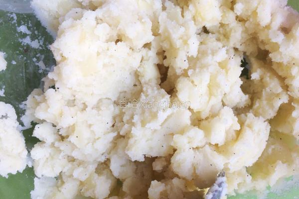 土豆培根鸡蛋盏的做法图解3