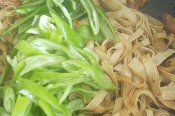 尖椒炒豆皮的做法图解4