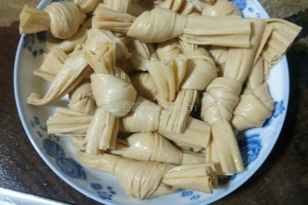 肉丝炒腐竹结的做法图解5