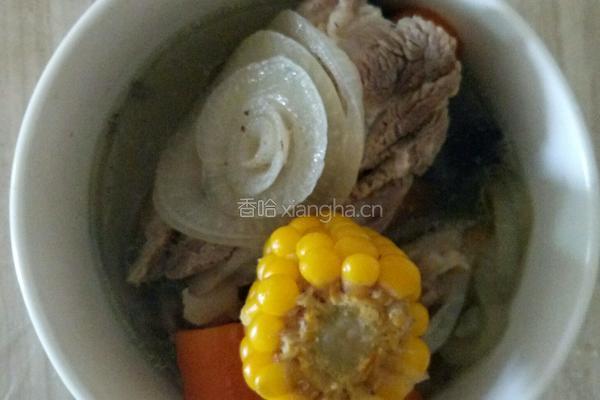 胡萝卜y玉米排骨汤的做法图解4