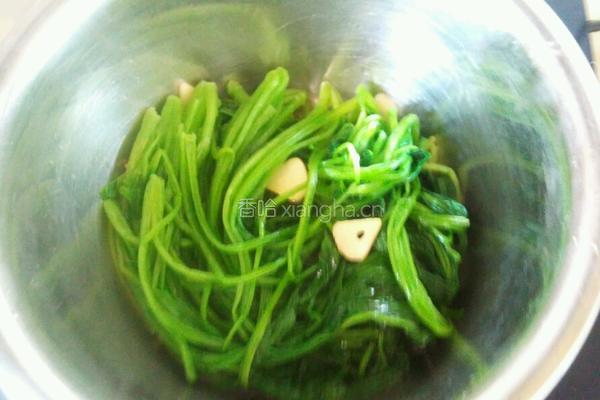 蒜香菠菜的做法图解9