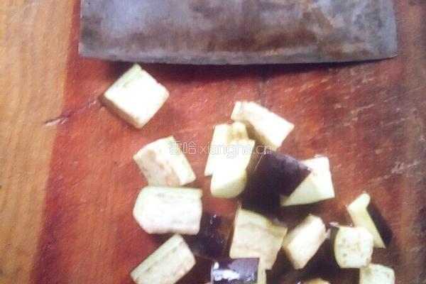 蒜香酱茄块的做法图解1