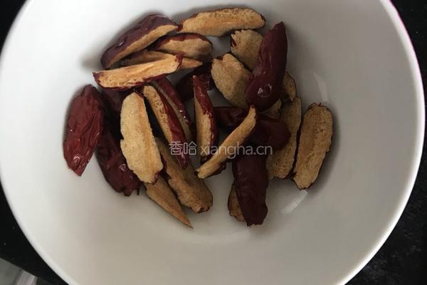 花生鸡爪猪脚汤的做法图解3