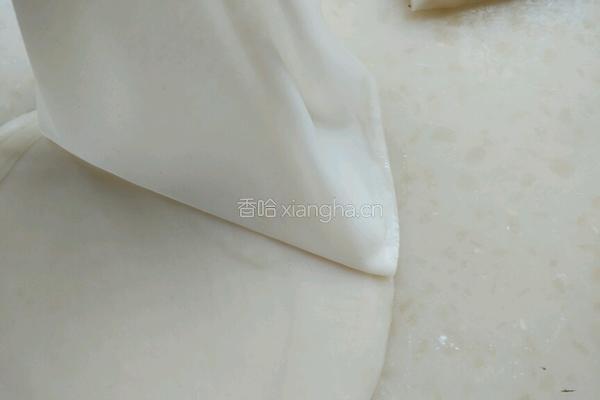 饺子皮包香蕉的做法图解3