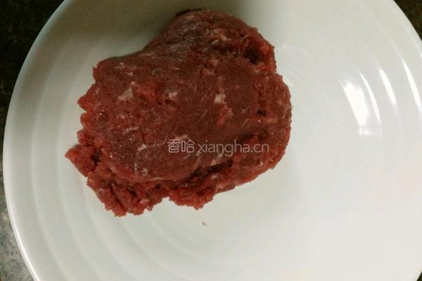 牛肉韭黄饺子馅的做法图解1