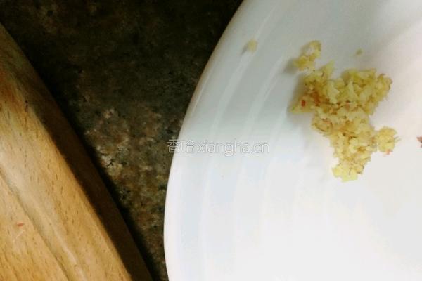 牛肉韭黄饺子馅的做法图解2