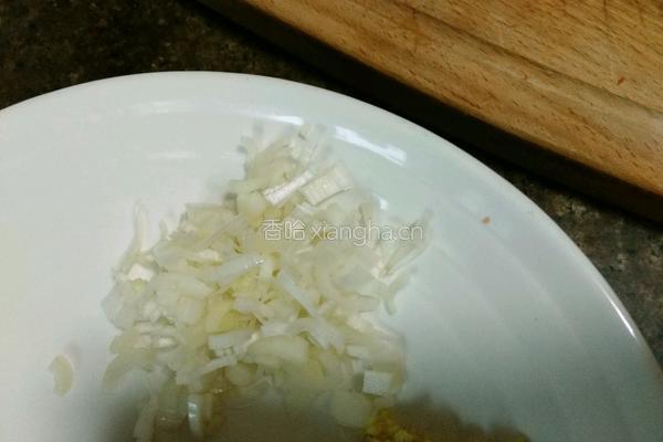 牛肉韭黄饺子馅的做法图解3