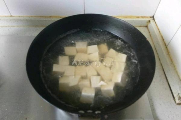 辣白菜豆腐汤的做法图解3