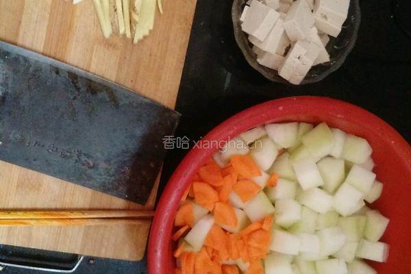 冬瓜排骨乱炖的做法图解1