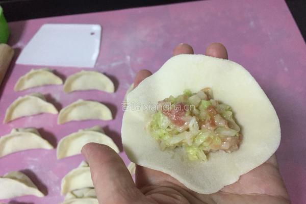 白菜猪肉饺子的做法图解8