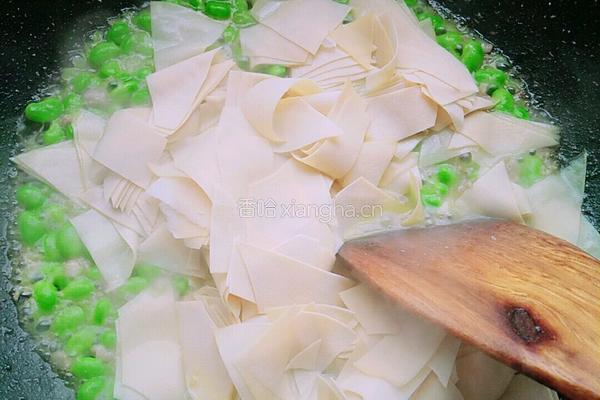 百叶肉末炒青豆子的做法图解4