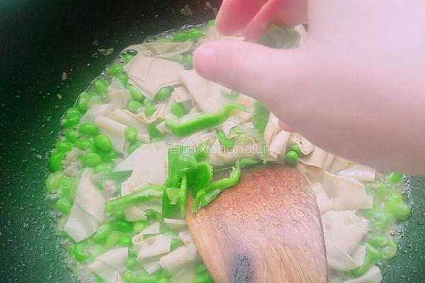百叶肉末炒青豆子的做法图解5