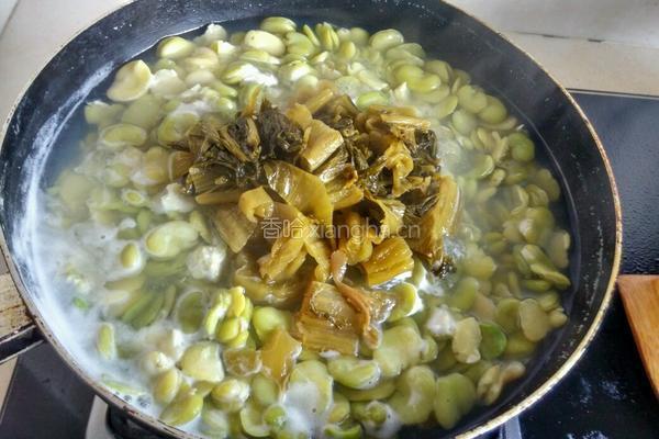 蚕豆酸菜汤的做法图解6