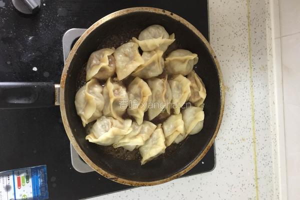 牛肉三鲜锅贴的做法图解6
