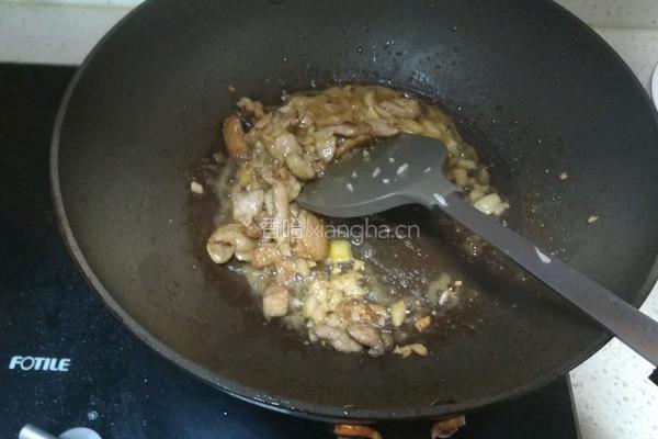 西兰花炒鸡肉的做法图解7