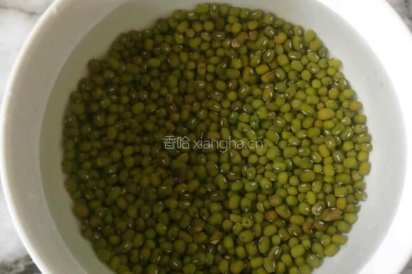 鸽子绿豆汤的做法图解2