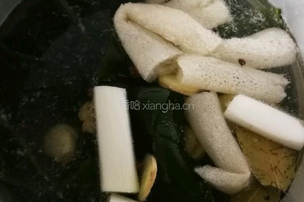 高压锅排骨竹荪海带汤的做法图解3