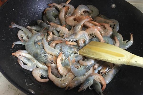 蚝油虾的做法图解2