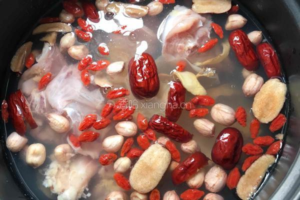 花胶瑶柱花生煲鸡汤的做法图解8