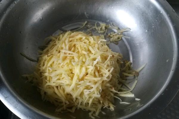 土豆丝太阳煎蛋的做法图解1