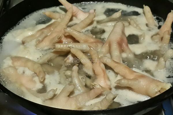 酱香凤爪的做法图解1