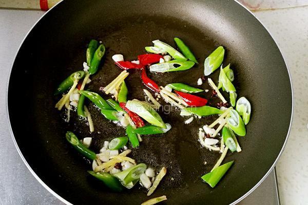鸭血炖豆腐的做法图解4