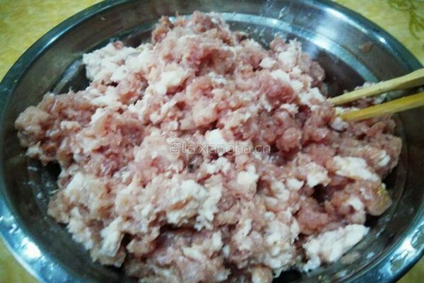 香菇豆角猪肉饺子的做法图解1
