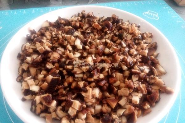 咸蛋黄香菇瘦肉烧麦的做法图解4