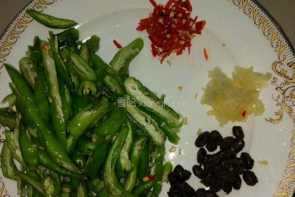 干煸苦瓜的做法图解2