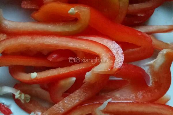 西芹炒鸡胸肉的做法图解2