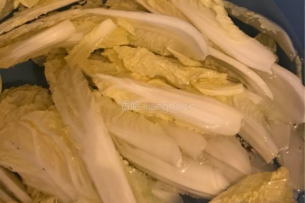 醋溜白菜的做法图解1