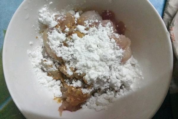 黄瓜木耳炒肉的做法图解2