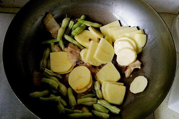 土豆炖芸豆的做法图解4