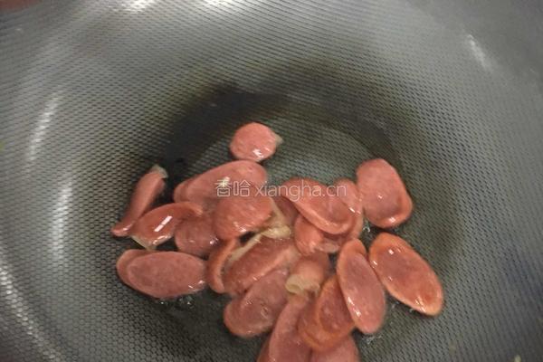 鸡蛋香肠炒丝瓜的做法图解4